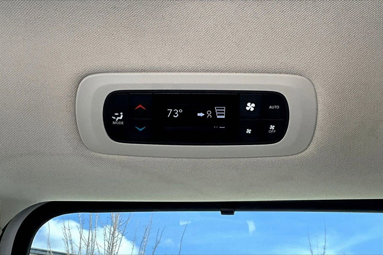 Certified 2024 Chrysler Pacifica Touring-L FWD image 15