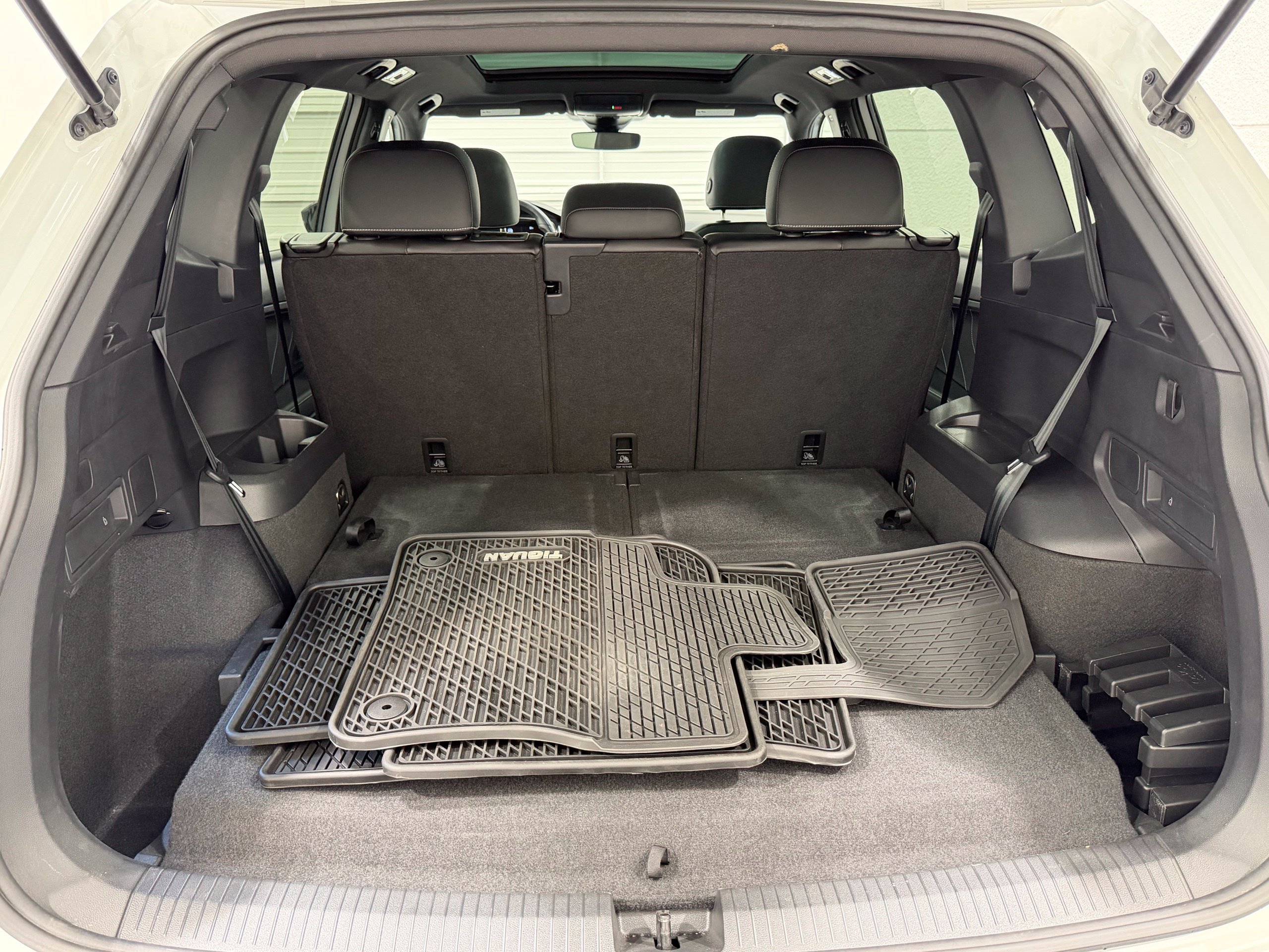 Certified 2023 Volkswagen Tiguan SE R-Line FWD image 26