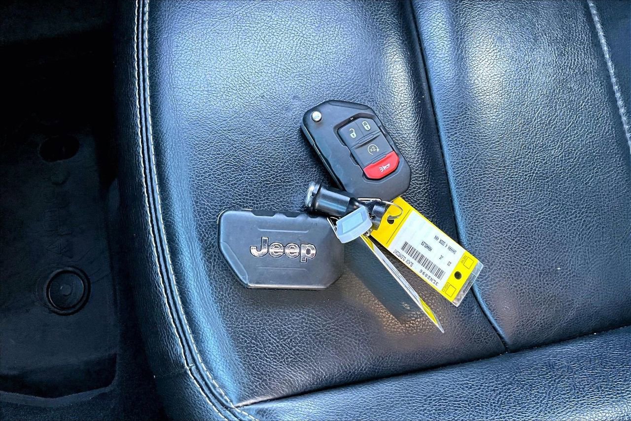 Certified 2023 Jeep Wrangler Sahara w/ Cold Weather Group image 32