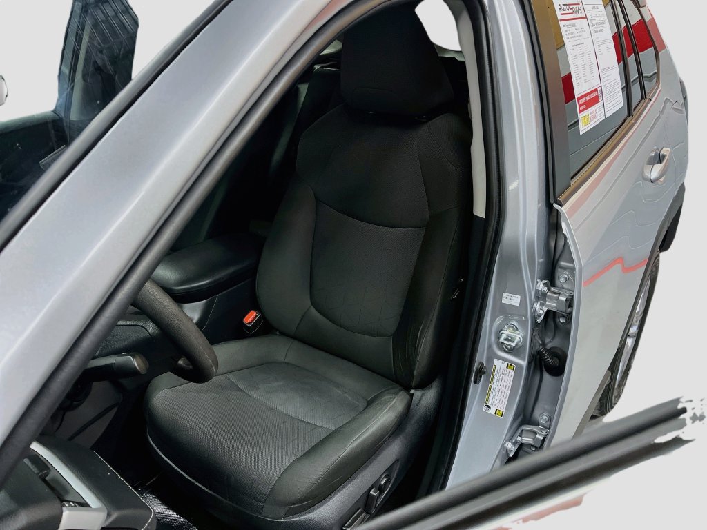 Used 2025 Toyota RAV4 XLE AWD/4WD image 19