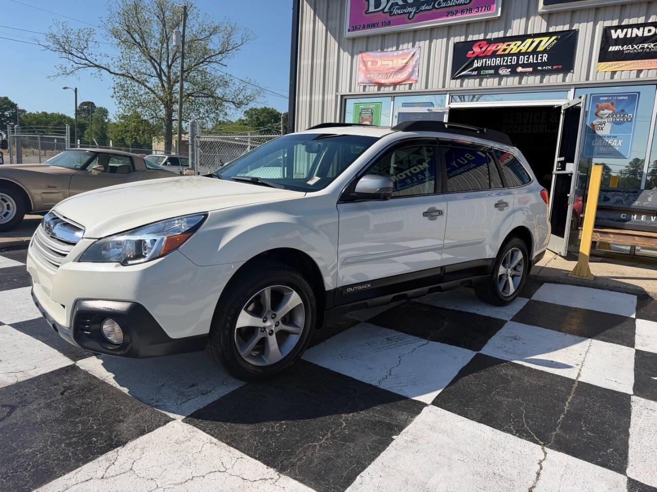 Used 2013 Subaru Outback 2.5i Limited w/ Special Appearance Pkg image 2