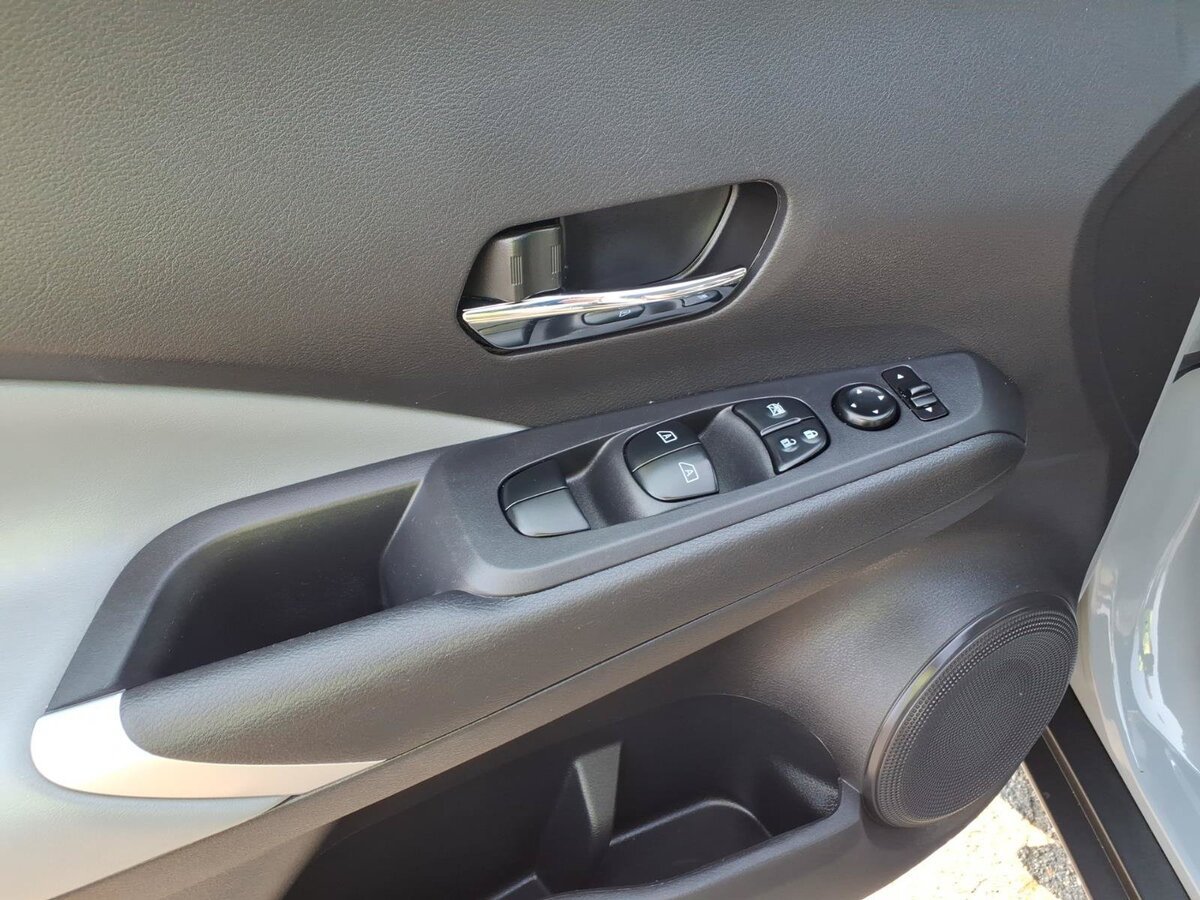 Used 2024 Nissan Kicks SR w/ SR Premium Package FWD image 13