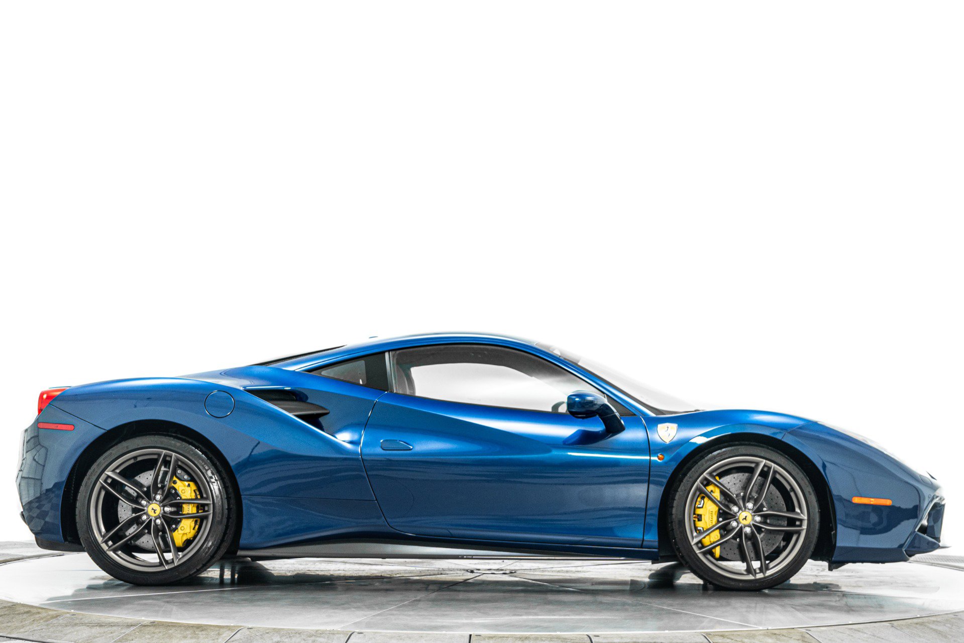 Used 2018 Ferrari 488 GTB RWD image 45