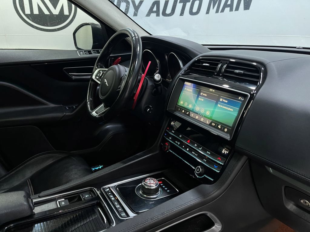 Used 2020 Jaguar F-PACE Prestige image 21