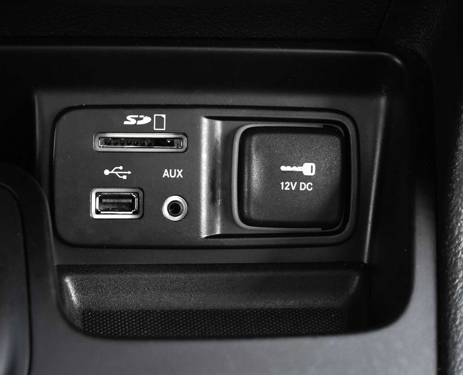 Used 2016 Jeep Cherokee Limited w/ Luxury Group image 18