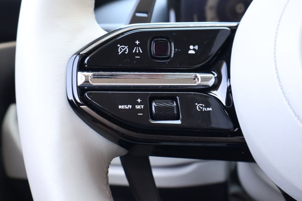 Used 2025 Aston Martin DB12 Coupe image 23