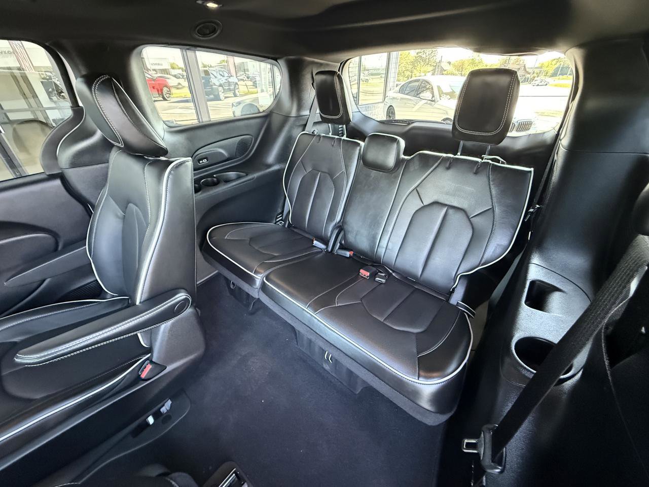 Used 2023 Chrysler Pacifica Limited w/ S Appearance Package FWD image 43