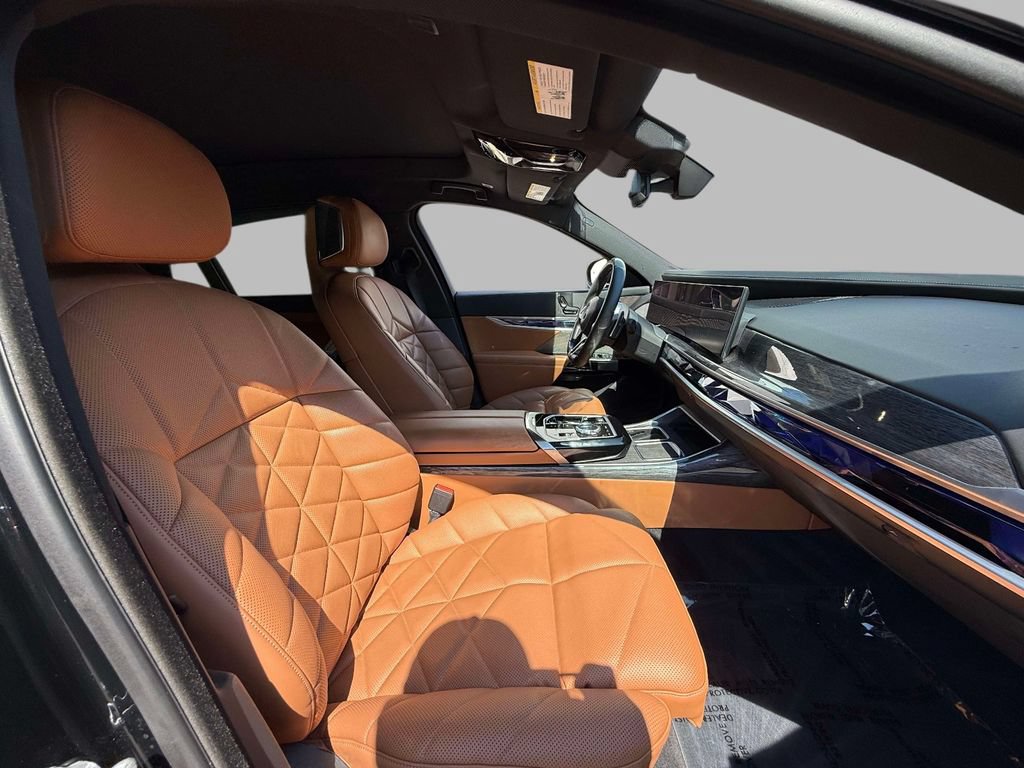 Used 2023 BMW 740i RWD image 14