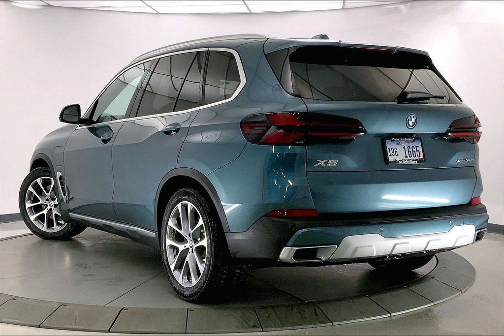 New 2026 BMW X5 xDrive50e w/ Climate Comfort Package image 2