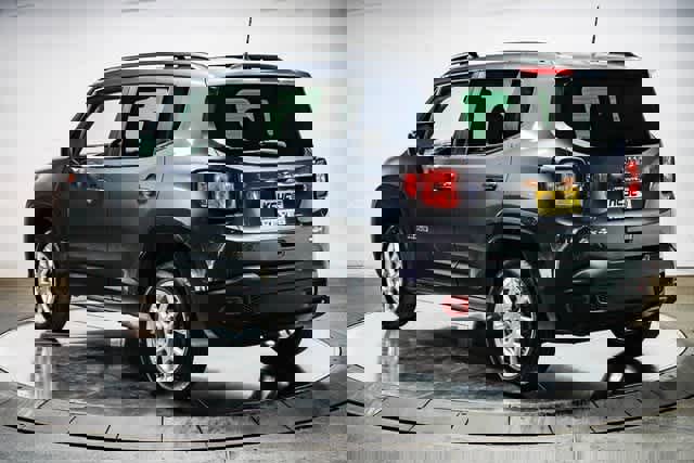 Used 2022 Jeep Renegade Latitude image 2