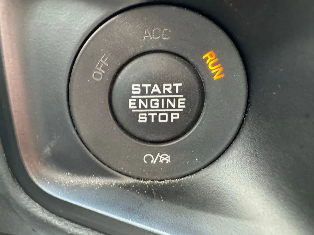 Used 2024 Jeep Wrangler Unlimited Sahara AWD/4WD image 25
