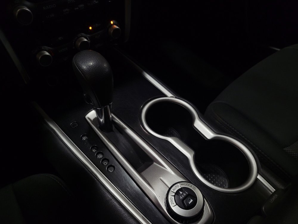 Used 2020 Nissan Pathfinder S image 26