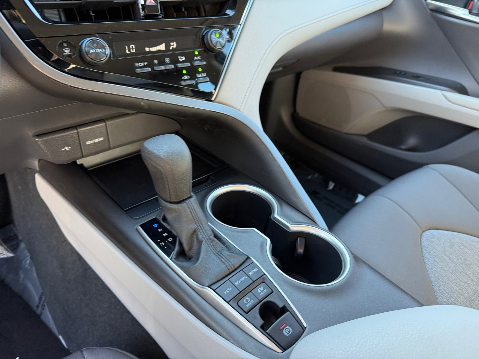 Used 2022 Toyota Camry LE image 13