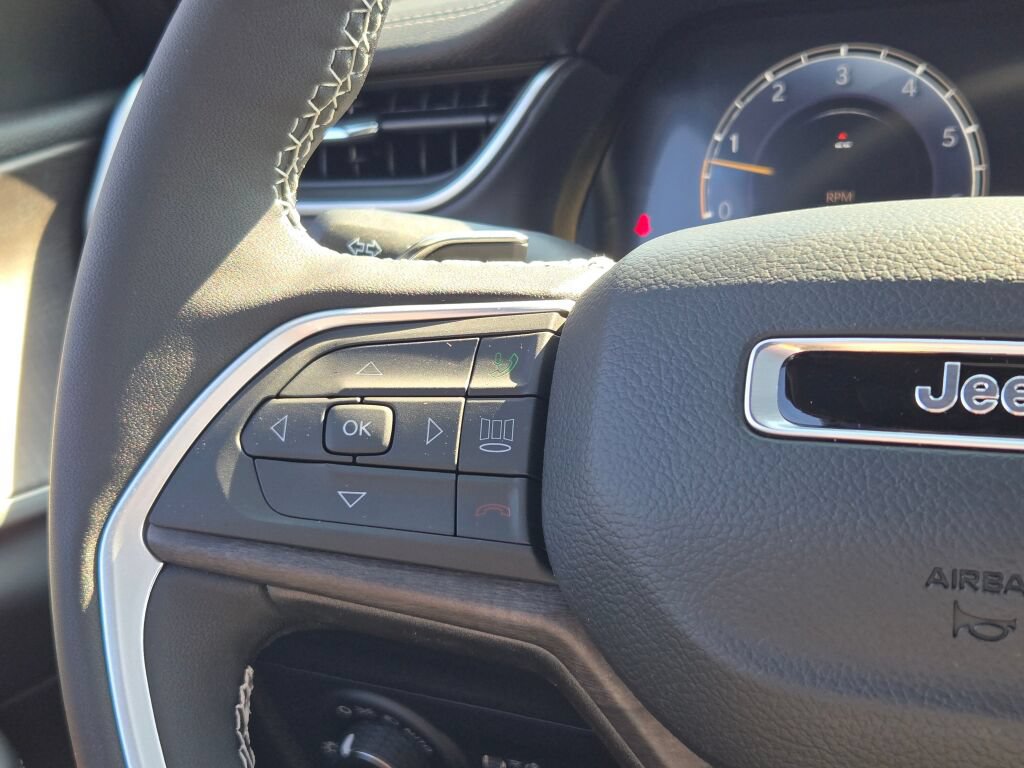 New 2025 Jeep Grand Cherokee L Limited AWD/4WD image 32