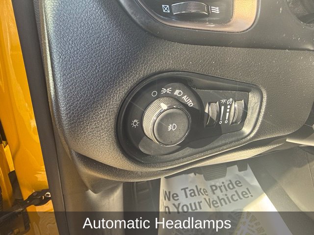 Used 2023 Jeep Renegade Latitude AWD/4WD image 11