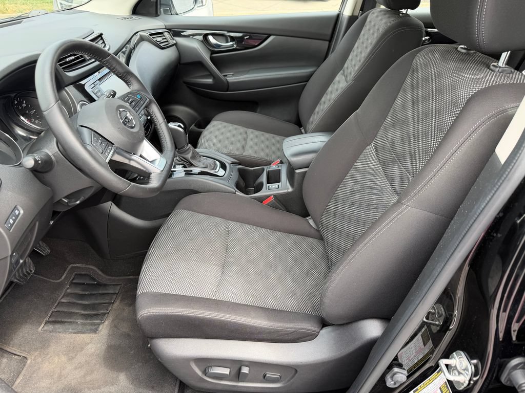 Used 2019 Nissan Rogue Sport SV w/ Technology Package AWD/4WD image 3