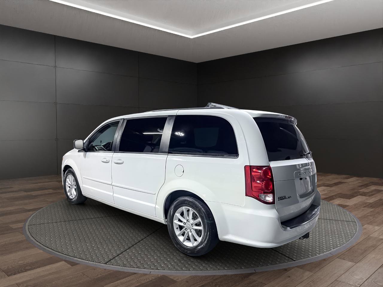 Used 2016 Dodge Grand Caravan SXT image 6