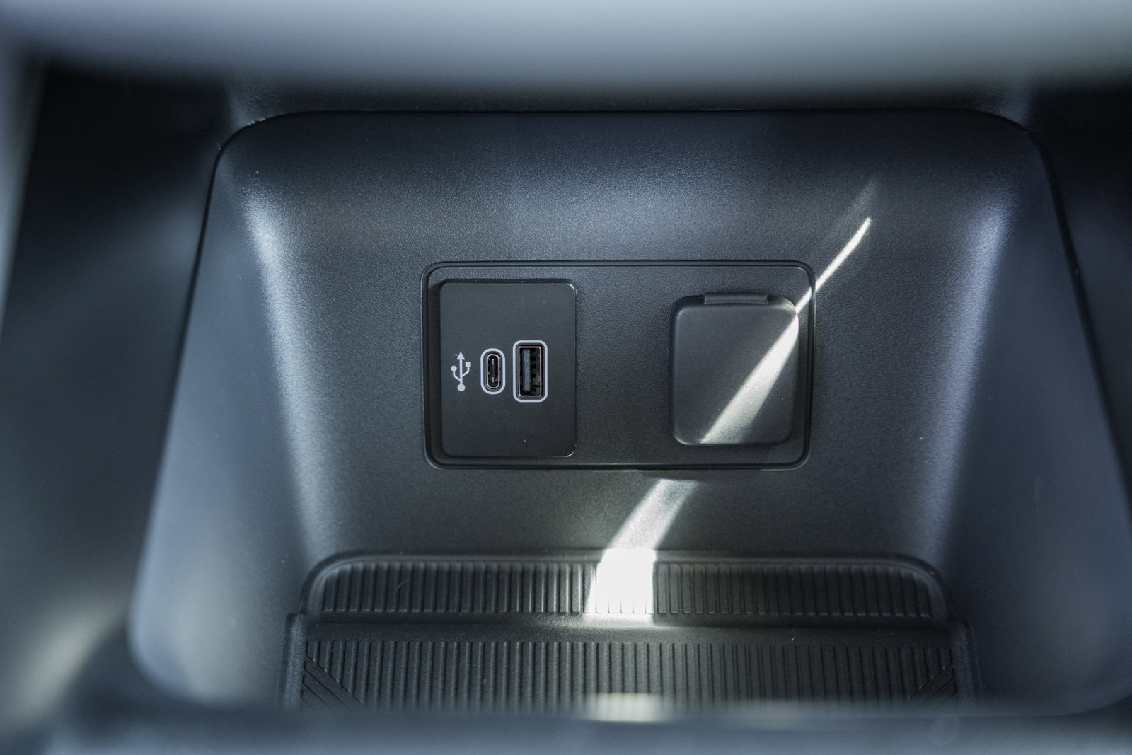 New 2026 Ford Explorer Active RWD image 24