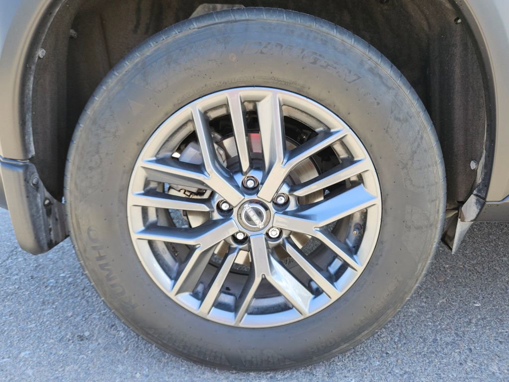 Used 2023 Nissan Rogue S image 32