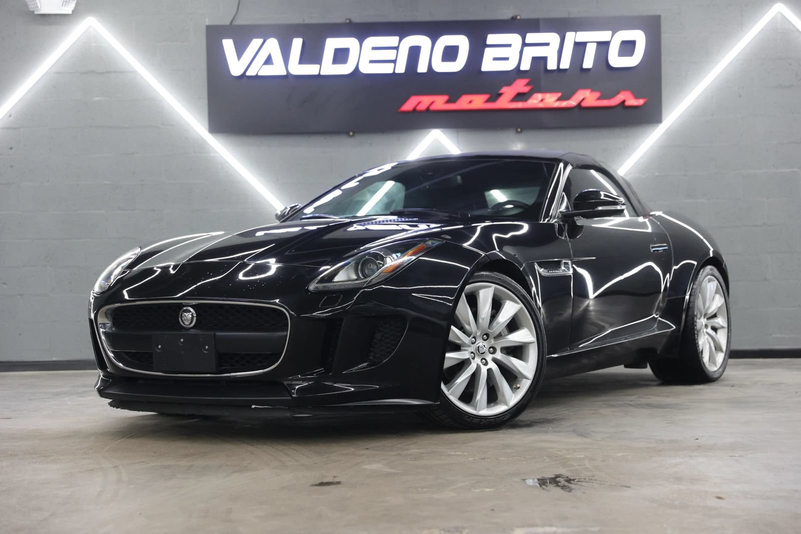 Used 2014 Jaguar F-TYPE Convertible RWD image 2