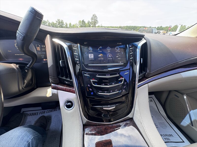Used 2015 Cadillac Escalade Premium AWD/4WD image 17