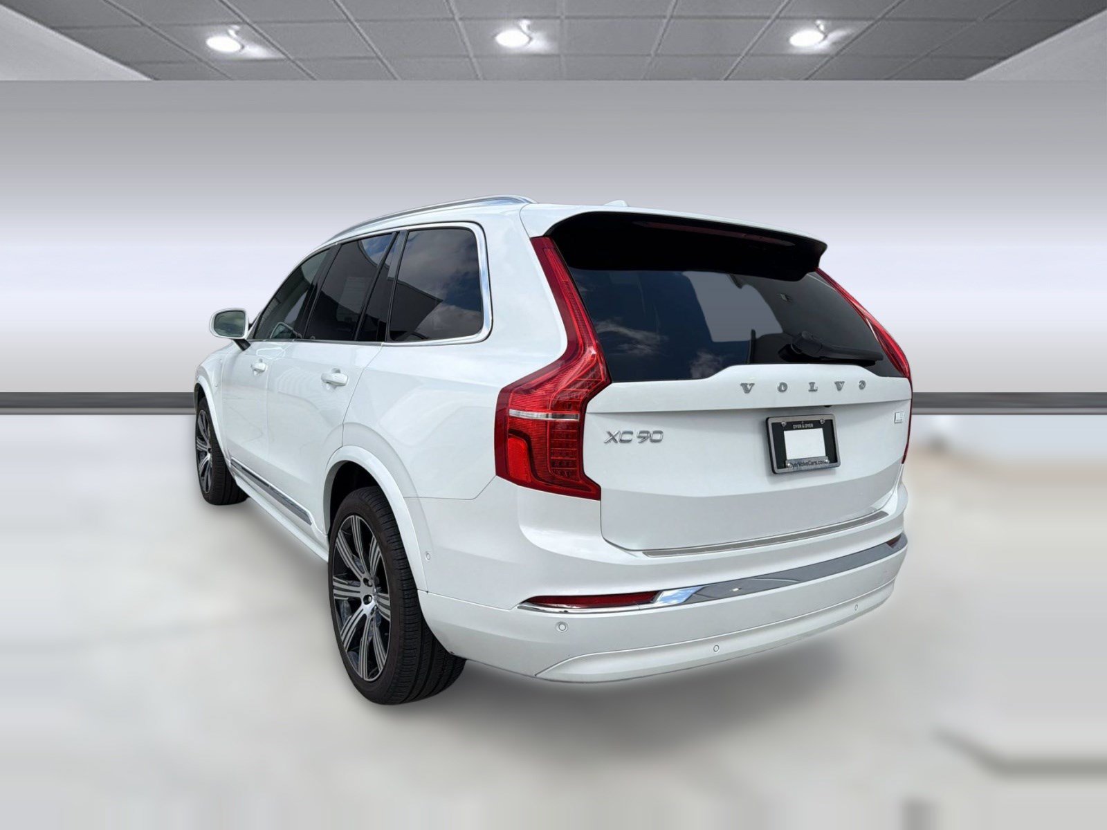Certified 2024 Volvo XC90 T8 Plus w/ Protection Package Premier AWD/4WD image 3