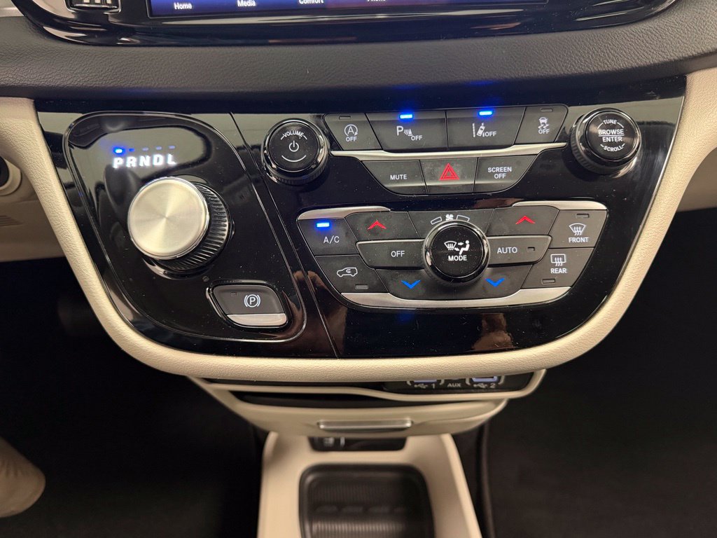 Used 2024 Chrysler Pacifica Touring-L FWD image 29