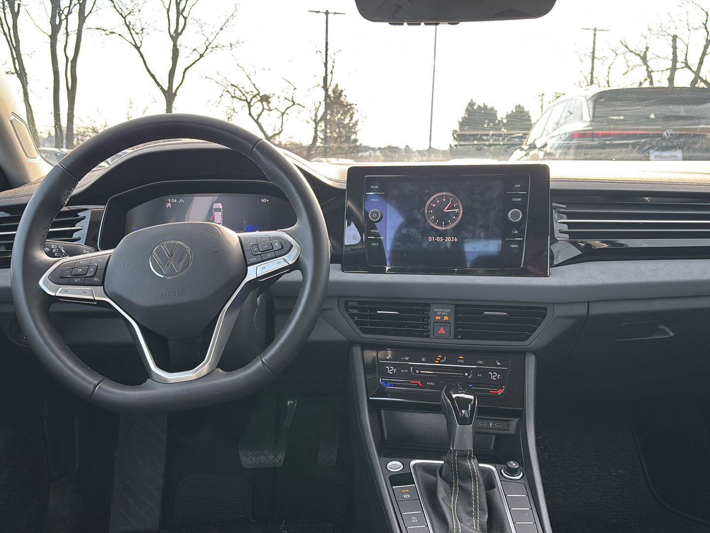 Used 2025 Volkswagen Jetta SE w/ Black Wheel Package image 14