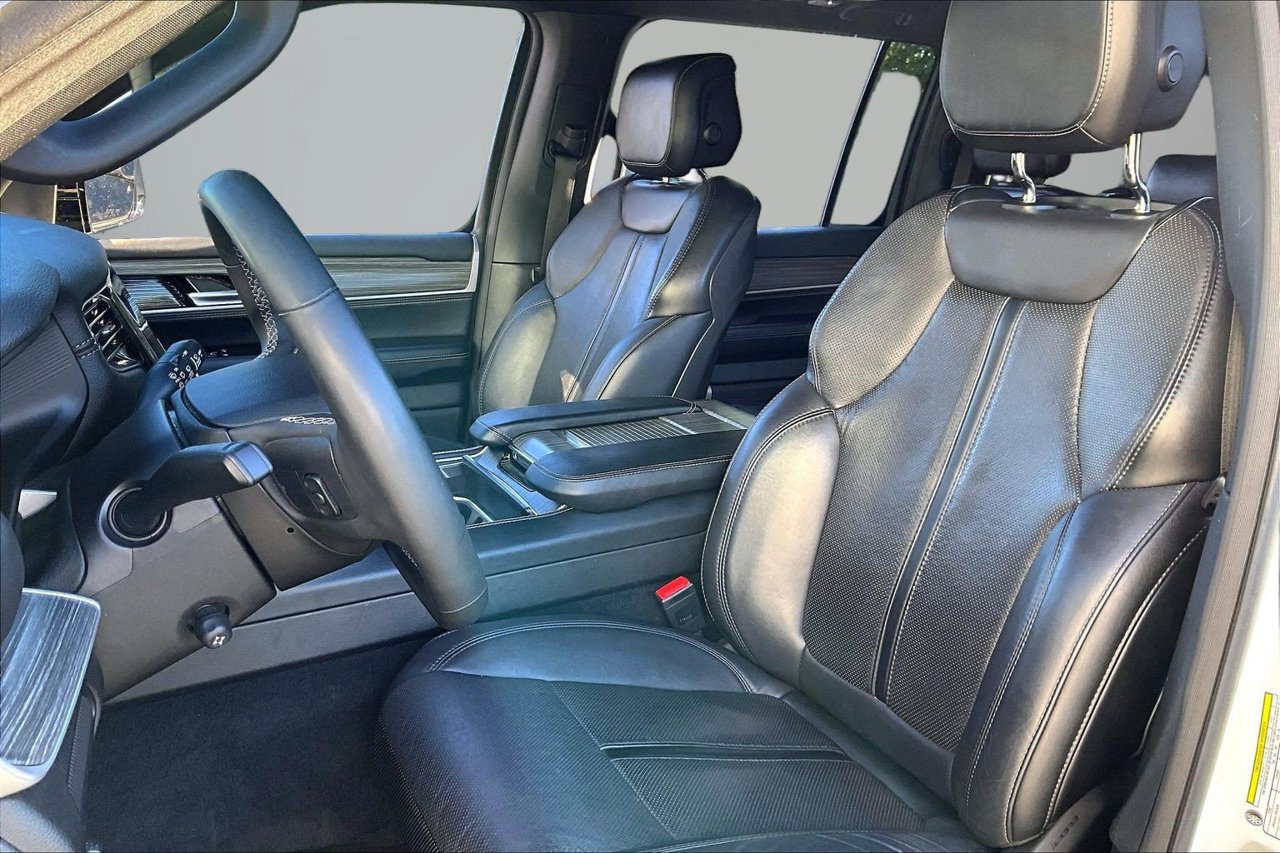 Certified 2024 Jeep Wagoneer L Series II w/ Flexible Seating Group AWD/4WD image 20