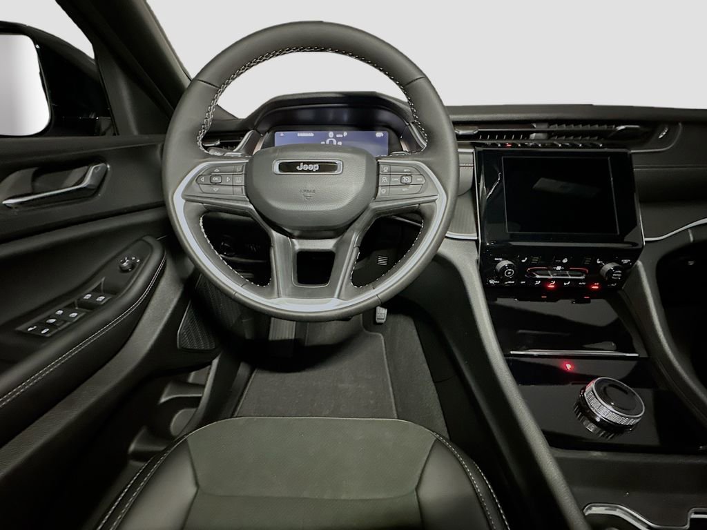 New 2025 Jeep Grand Cherokee L Altitude image 28