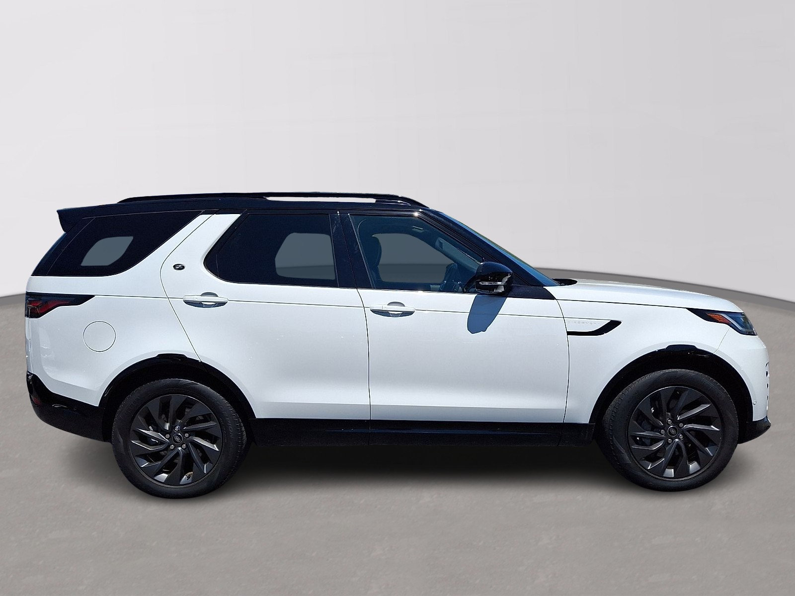Used 2023 Land Rover Discovery S R-Dynamic AWD/4WD image 7