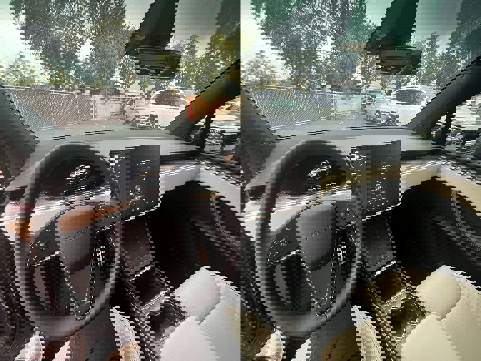 Used 2022 Tesla Model X Plaid image 8