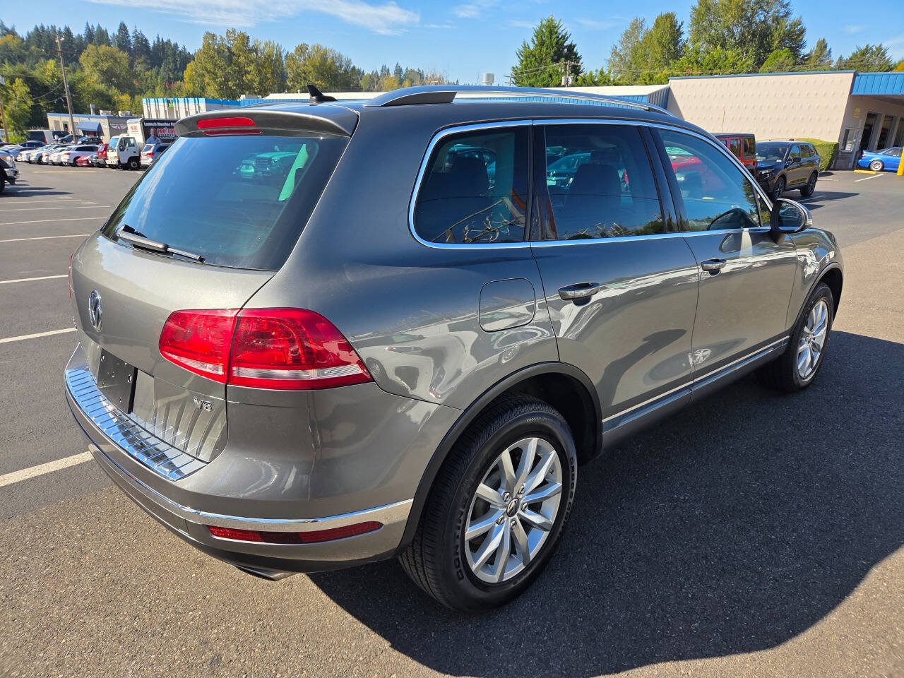 Used 2015 Volkswagen Touareg Sport AWD/4WD image 7
