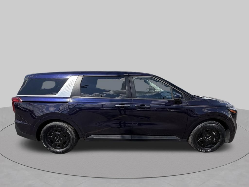 Used 2025 Kia Carnival FWD image 10