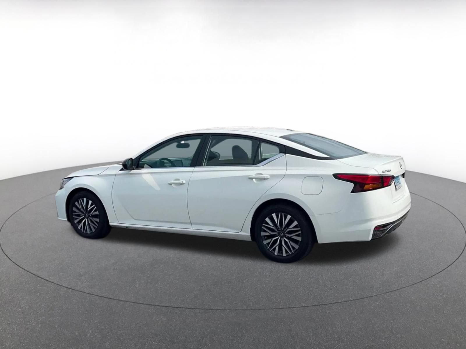 Used 2026 Nissan Altima 2.5 SV FWD image 10