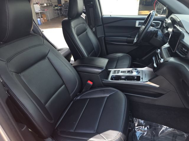 Used 2020 Ford Explorer XLT w/ Equipment Group 202A RWD image 11