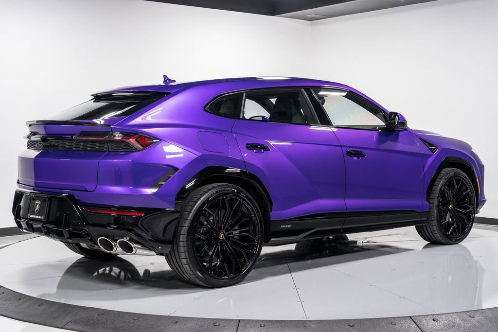 Used 2025 Lamborghini Urus SE image 3