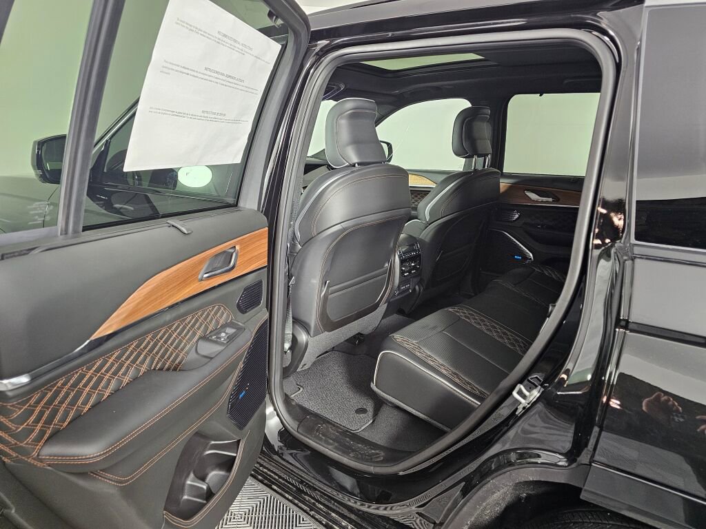 New 2026 Jeep Grand Cherokee Summit w/ Obsidian Package AWD/4WD image 33