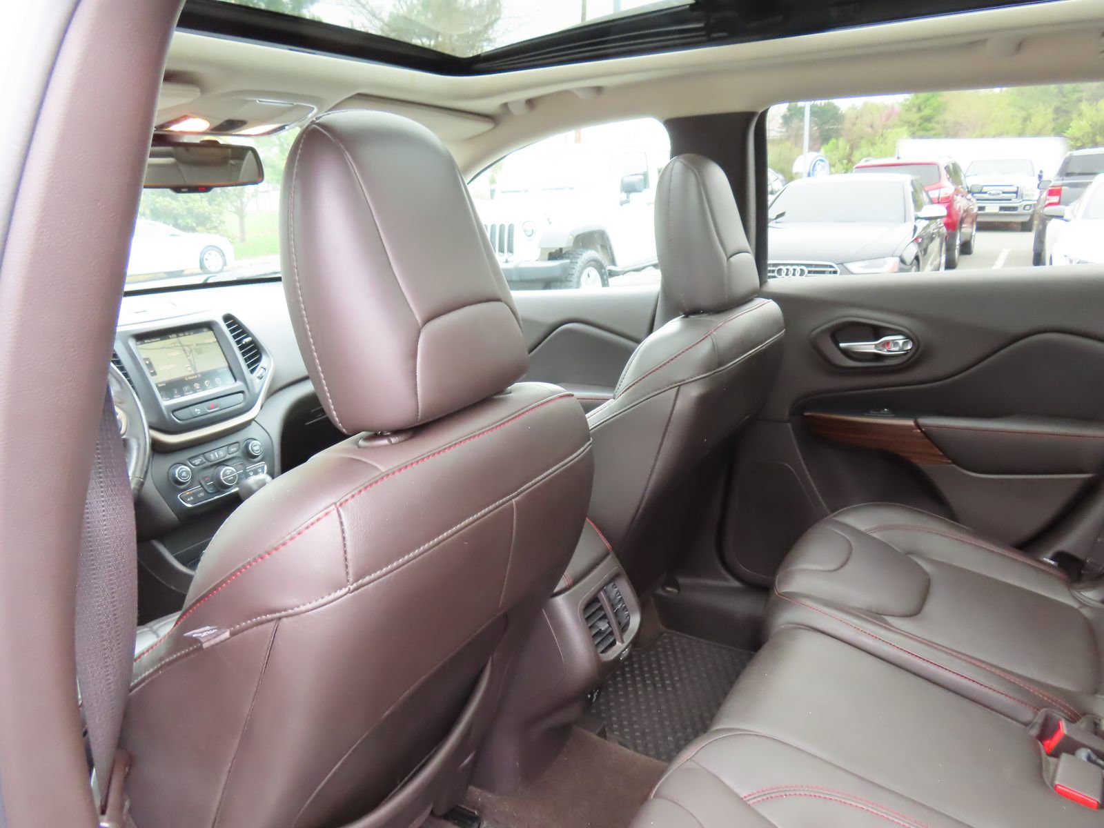 Used 2016 Jeep Cherokee Trailhawk w/ Comfort/Convenience Group image 33