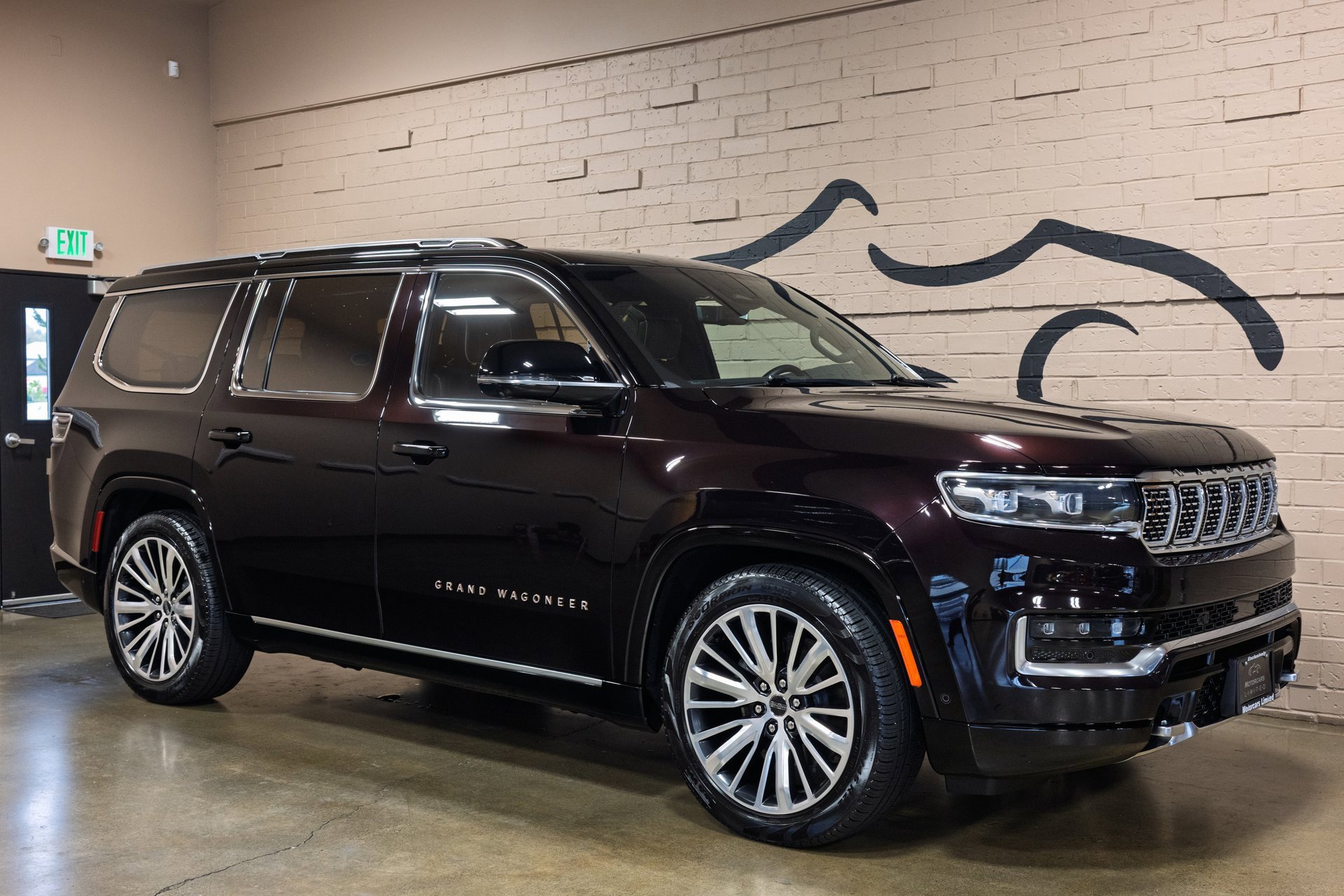 Used 2023 Jeep Grand Wagoneer Series III w/ Rear-Seat Entertainment Group image 2