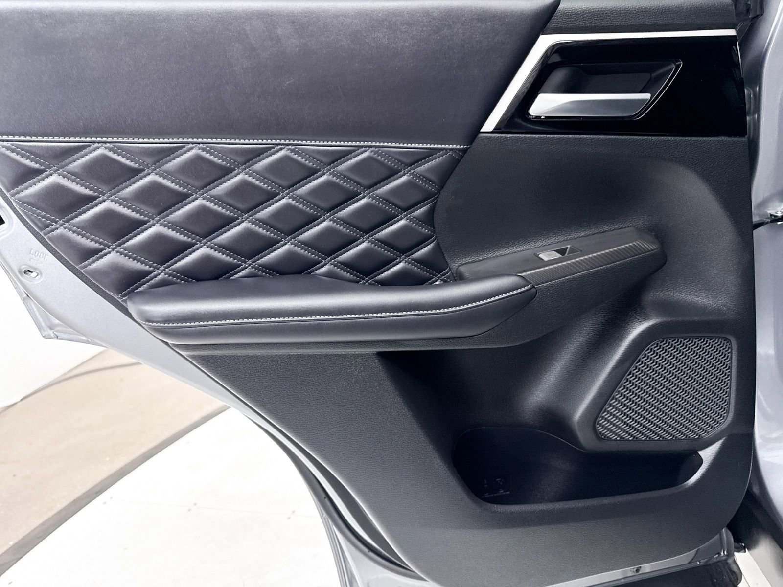 Used 2023 Mitsubishi Outlander SEL image 32