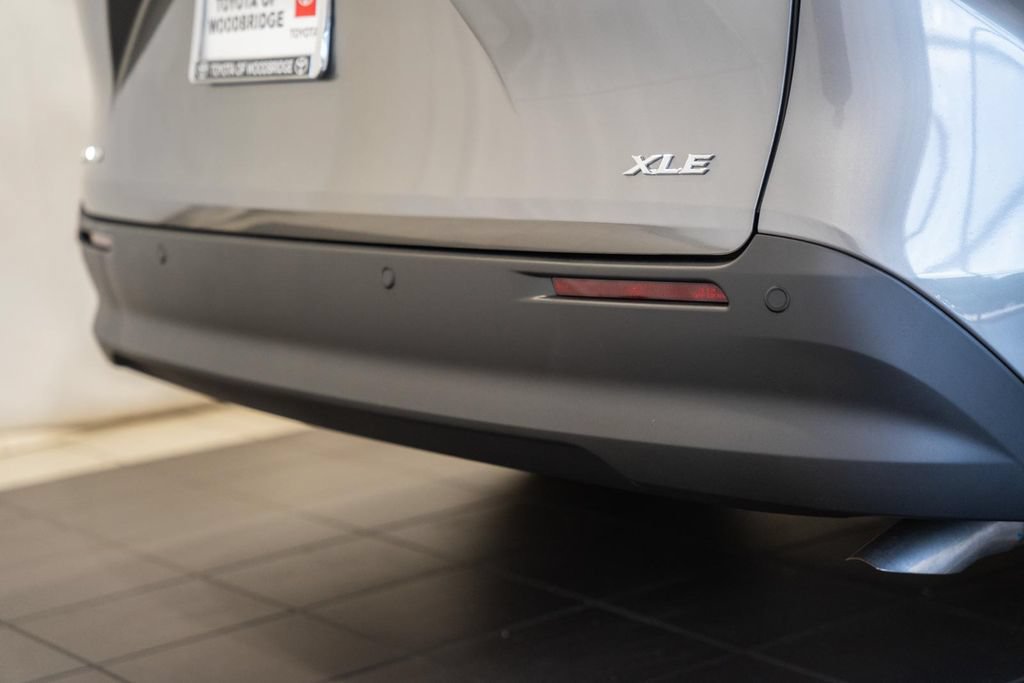 New 2026 Toyota Sienna XLE AWD/4WD image 9