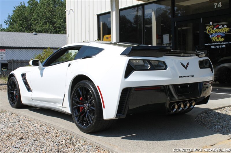 Used 2015 Chevrolet Corvette Z06 w/ 3LZ Preferred Equipment Group RWD image 8