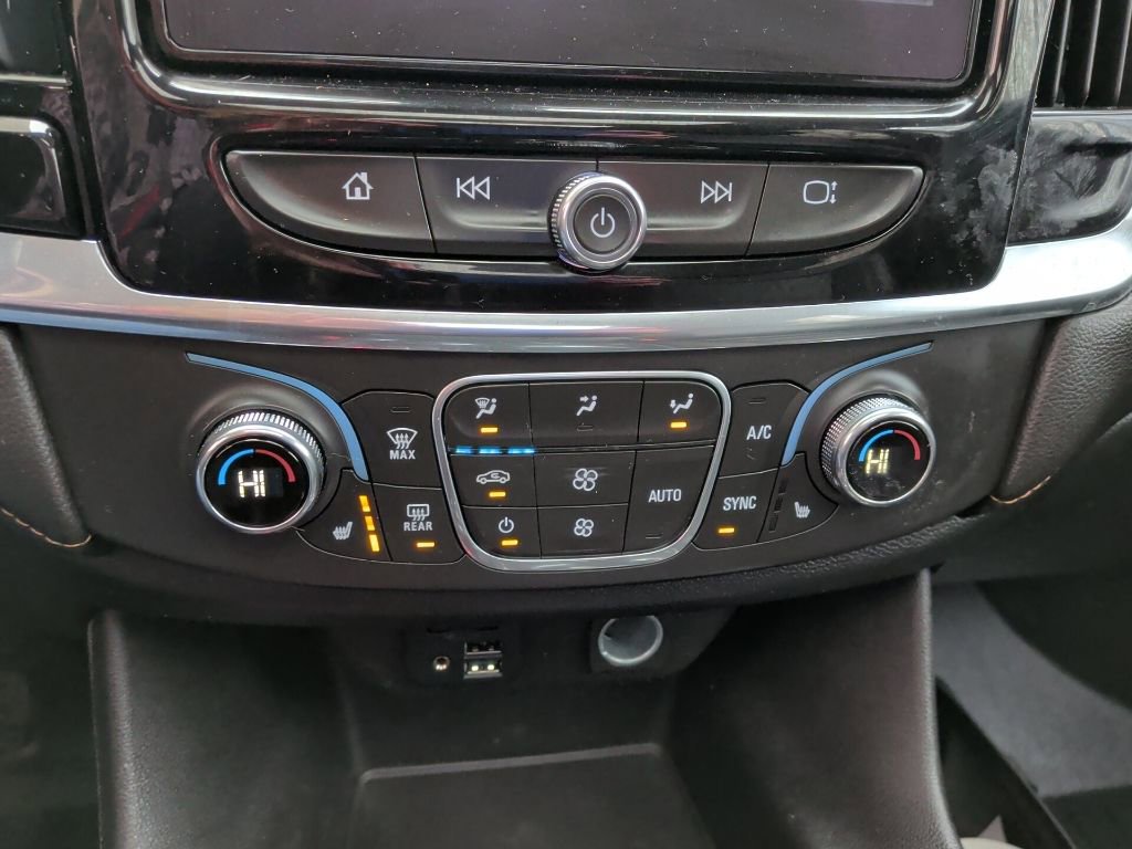 Used 2020 Chevrolet Traverse LT w/ LT Premium Package image 21