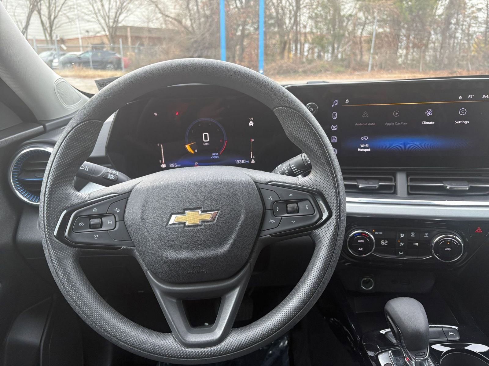 Used 2025 Chevrolet Trax LT image 32