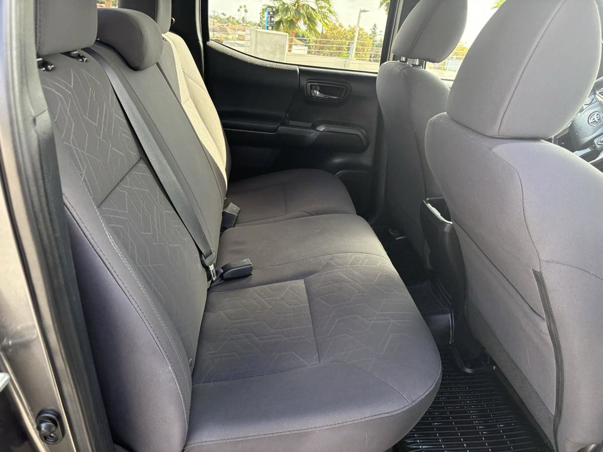 Used 2017 Toyota Tacoma TRD Sport image 19