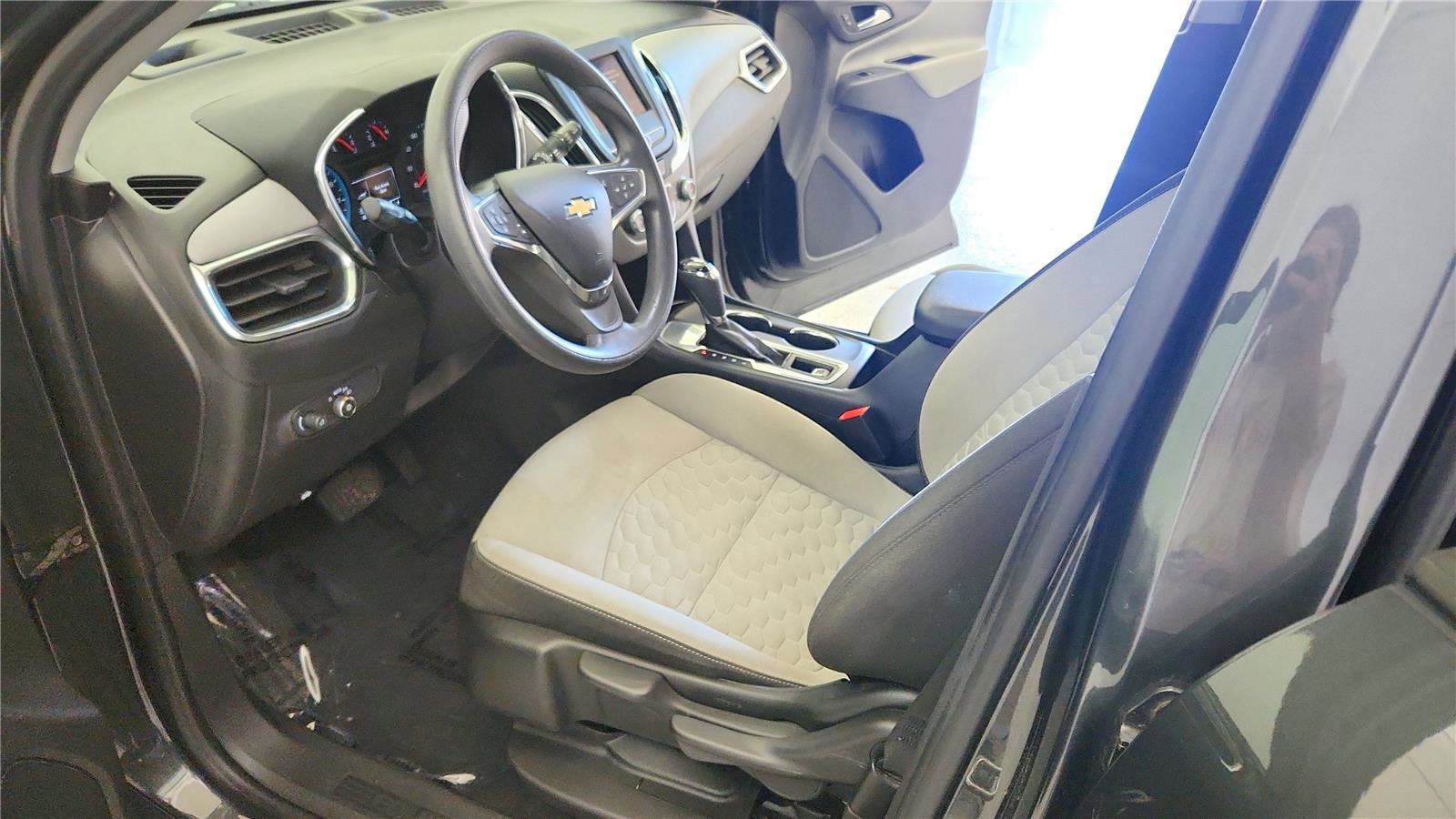 Used 2020 Chevrolet Equinox LS FWD image 21