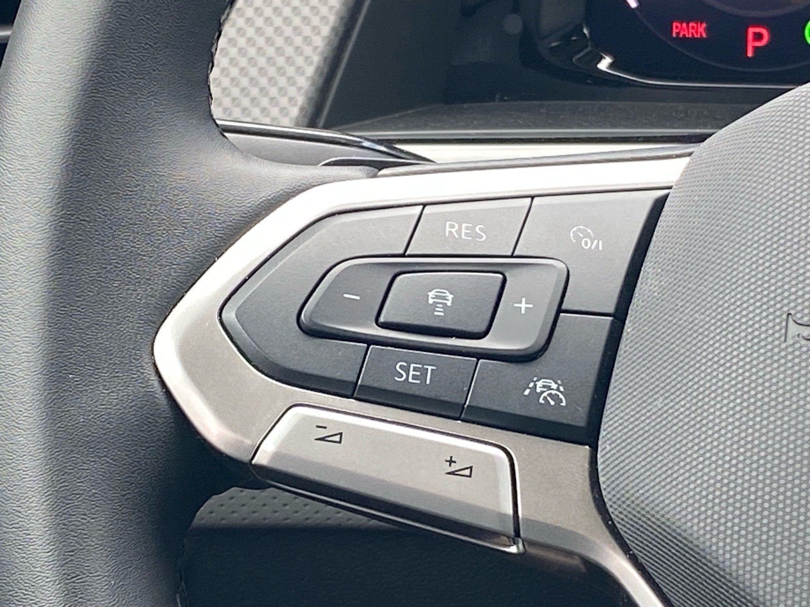 Certified 2025 Volkswagen Atlas Peak Edition SE AWD/4WD image 6