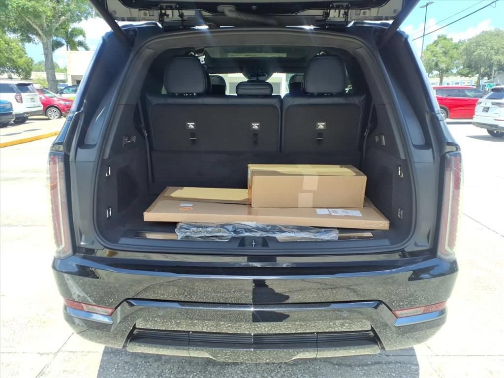 New 2026 Cadillac Escalade IQL Sport 2 w/ LPO, ONYX Package AWD/4WD image 19