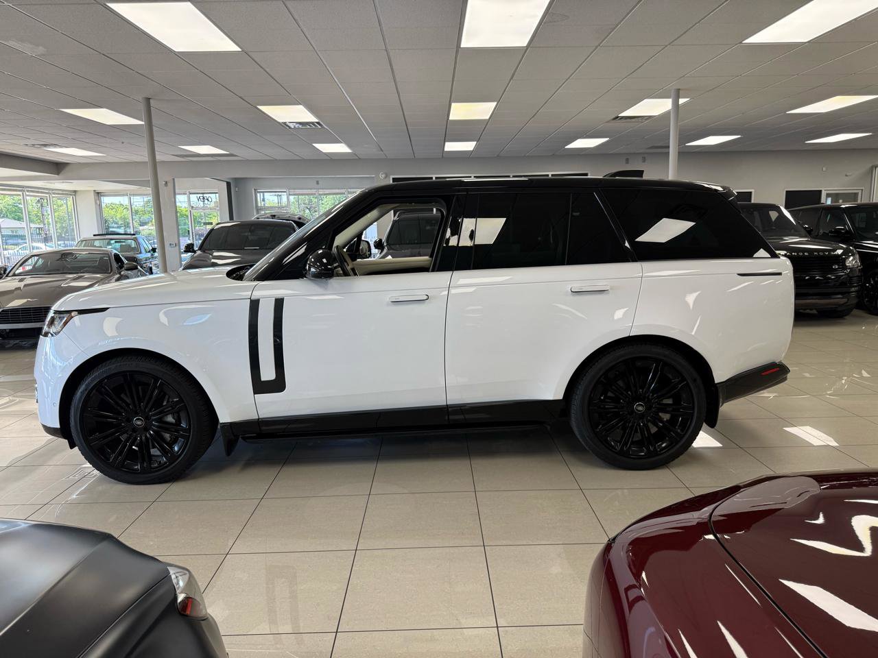 Used 2023 Land Rover Range Rover SE image 6